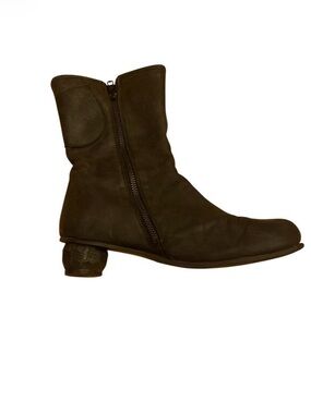 Papucei black leather ankle booties (size 39) are handcrafted in Romania